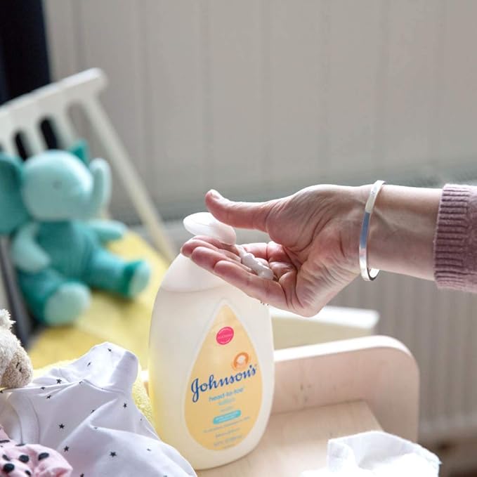 Johnson's Head-to-Toe Moisturizing Baby Body Lotion for Sensitive Skin, Hypoallergenic and Paraben-, Phthalate- and Dye-Free Baby Skin Care, 27.1 Fl Oz (Pack of 1)