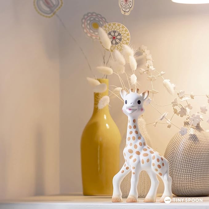 Sophie la girafe Giraffe Conservation Foundation Set | Includes Girafe & a Mini Girafe Keychain | Born in Paris | | Natural Rubber | Designed for Teething Babies