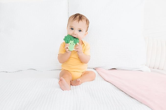 Pearhead Plush Broccoli Baby Teether with Crinkle Sound, BPA-Free Silicone Teething Ring & Soft Sensory Rattle, Infant Gum Soother for Newborns, 0 Months+