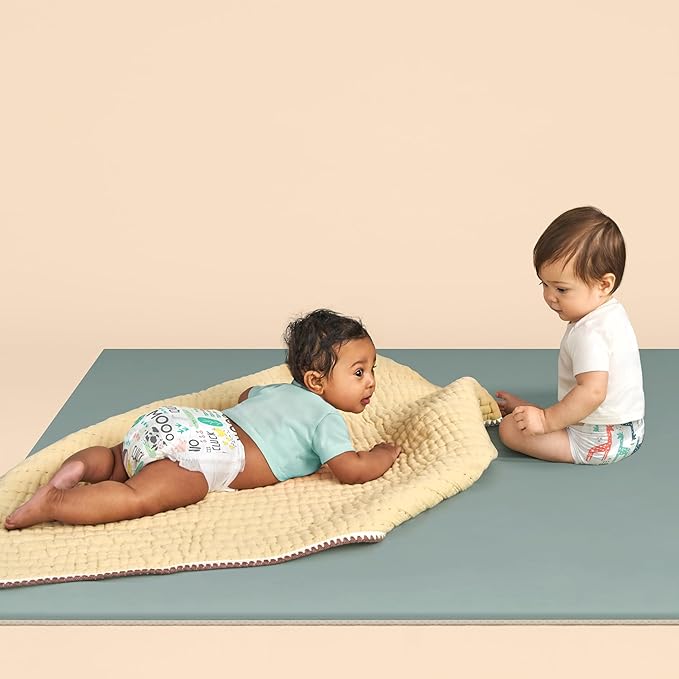 The Honest Company Comfort Dry Disposable Diapers for Sensitive Skin, Hypoallergenic, Fragrance-Free, Multi-Colored Giraffes + Barnyard Babies, Super Club Box Size 2 (12-18 lbs), 124 Count