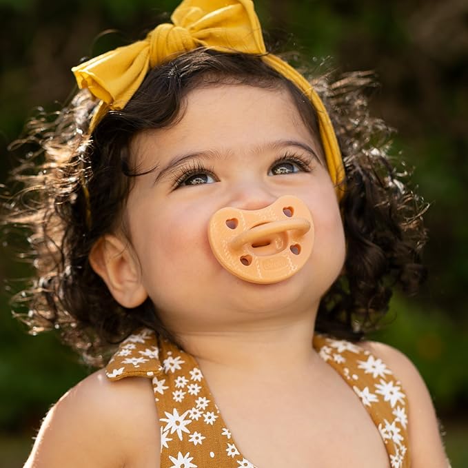 Chicco PhysioForma Luxe Orthodontic Pacifier, 6-16m | 100% Soft Silicone | Supports Breathing & Oral Development | Textured Shield & Handle | Includes Sterilizing Case | BPA Free | Cantaloupe, 2pk