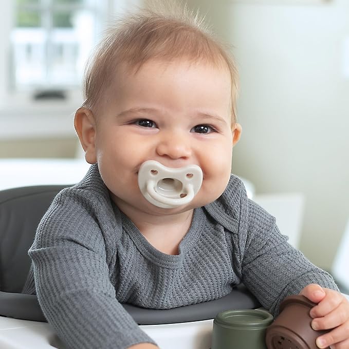 Chicco PhysioForma Luxe Orthodontic Pacifier, 0-6m | 100% Soft Silicone | Supports Breathing & Oral Development | Textured Shield & Handle | Includes Sterilizing Case | BPA Free | Pearl Grey, 2pk