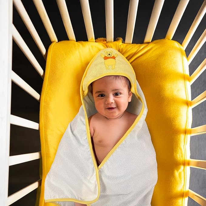 Cudlie Winnie The Pooh Bath Towel Set | Winnie The Pooh Hooded Baby Bath Towel | Includes Hoodie Towel & 5 Wash Cloths | Yellow/White | Officially Licensed
