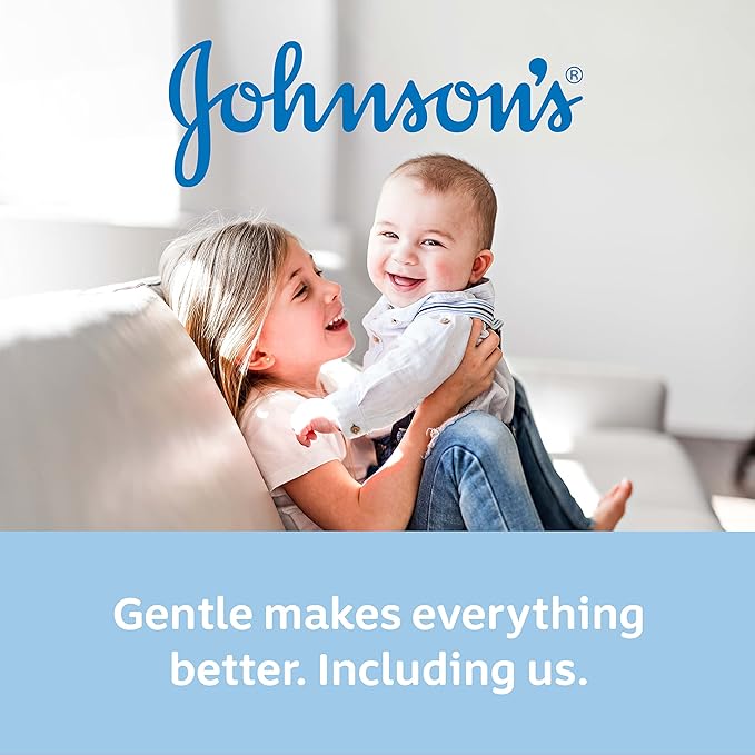 Johnson's Baby Powder with Naturally Derived Cornstarch, Aloe & Vitamin E for Delicate Skin, Hypoallergenic, Free of Parabens, Phthalates & Dyes for Gentle Baby Skin Care, 22 oz, 3 Pack