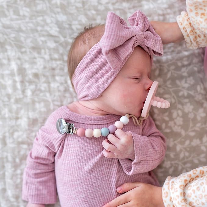 Ryan & Rose Pacifier Clip Georgia - Silicone Pacifier Clip Baby boy Baby Girl Binky paci Clip Baby Pacifier Holder binkie Clip Binky Clips Newborn Baby Care Baby Pacifier Clip (Blossom)