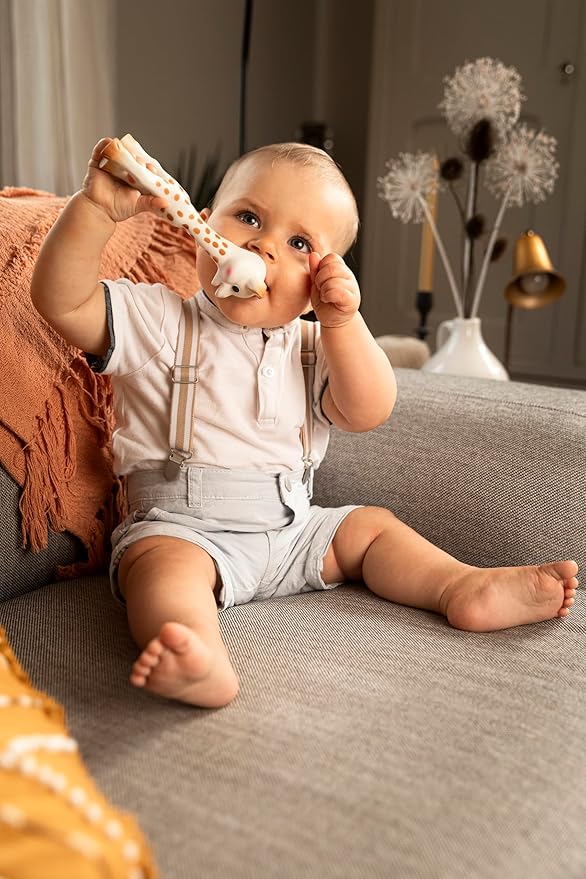 Sophie la girafe | Born in Paris | Natural Rubber | Designed for Teething Babies | Awaken All 5 Senses | Easy to Clean (616324)