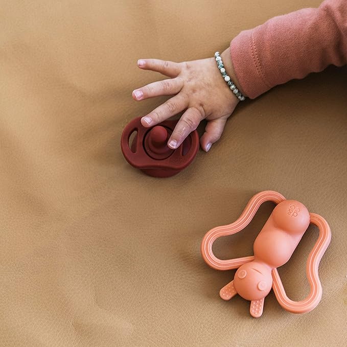 Doddle & Co. The Chew Butterfly Teether with Poppable Bubbles | Toddler Teething Fidget Toy for Baby | Enhaces Oral Fit & Easy to Hold & Grab | Helps in Development for New Born Babies | Pack of 1