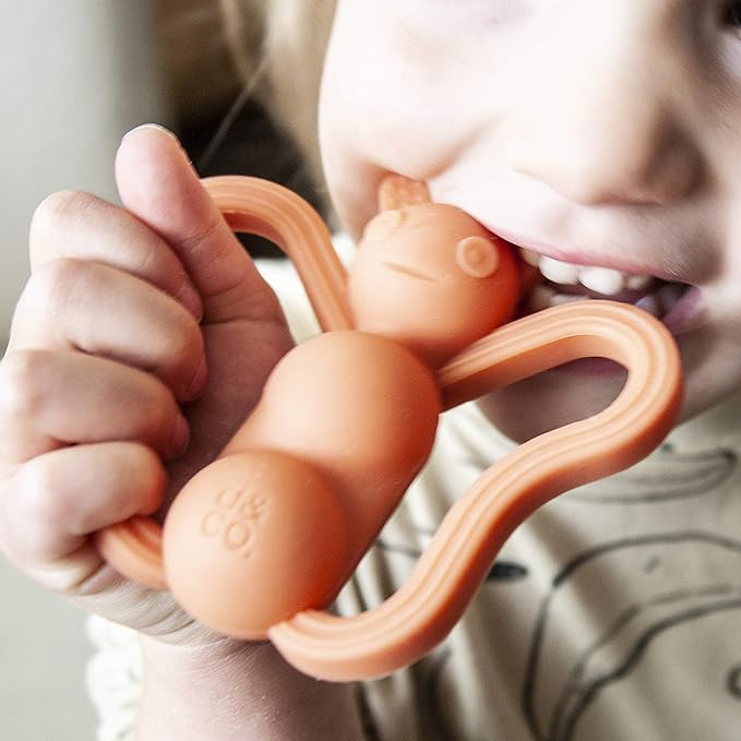 Doddle & Co. The Chew Butterfly Teether with Poppable Bubbles | Toddler Teething Fidget Toy for Baby | Enhaces Oral Fit & Easy to Hold & Grab | Helps in Development for New Born Babies | Pack of 1